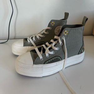 Size 7 Converse.